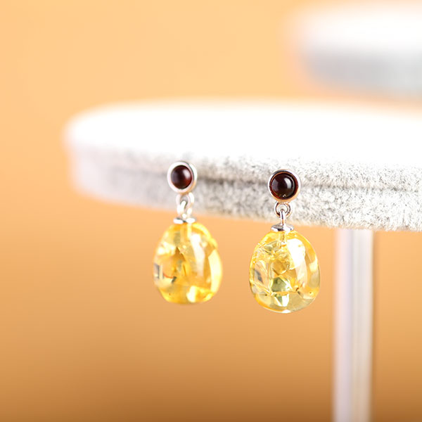 红叶珀银镶耳饰