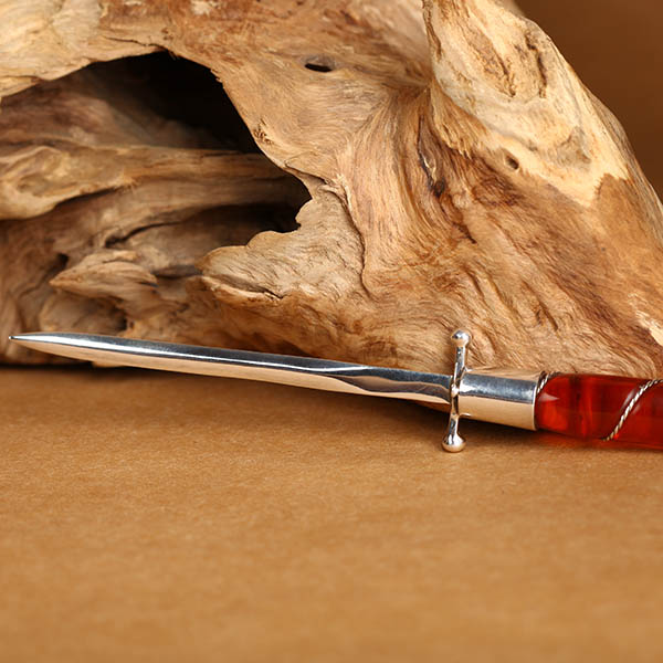 银镶血珀工艺品