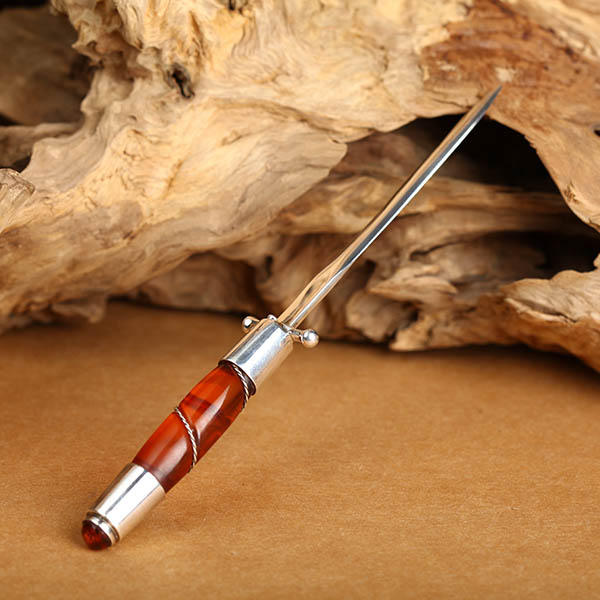 银镶血珀工艺品