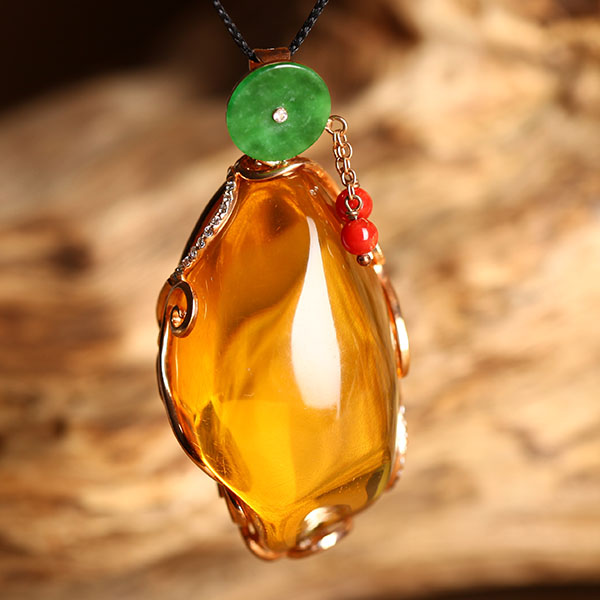 金镶明珀吊坠