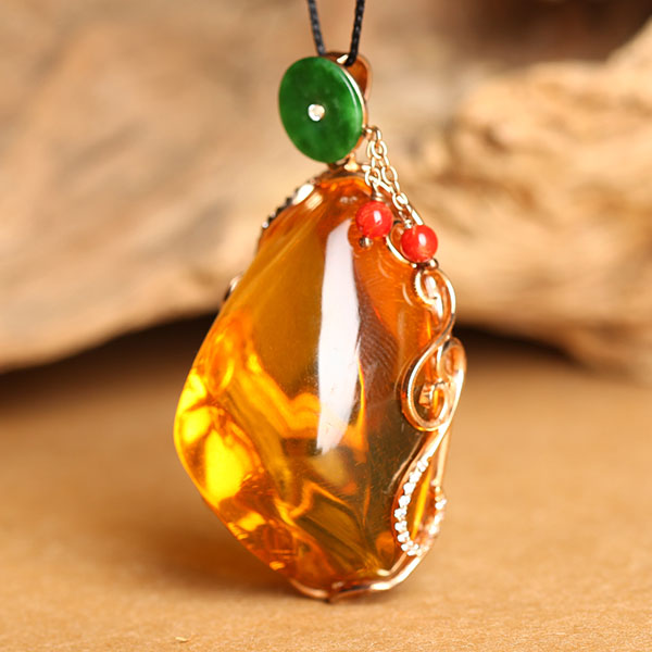 金镶明珀吊坠