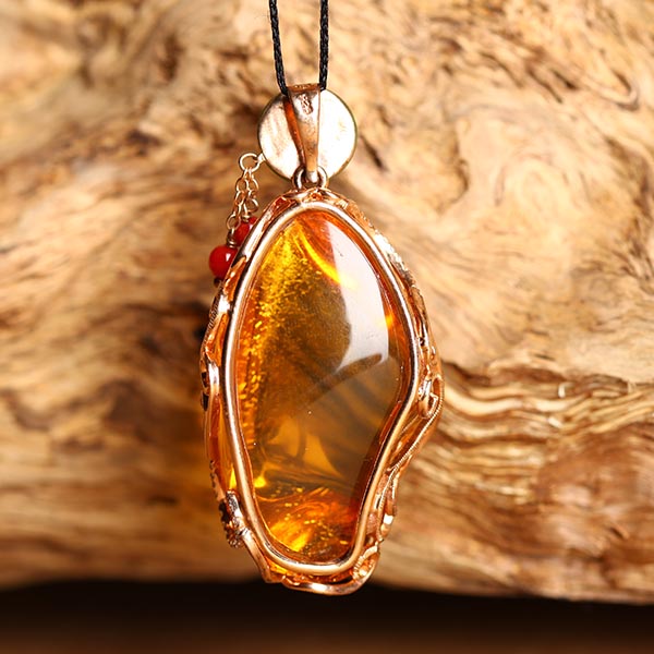 金镶明珀吊坠